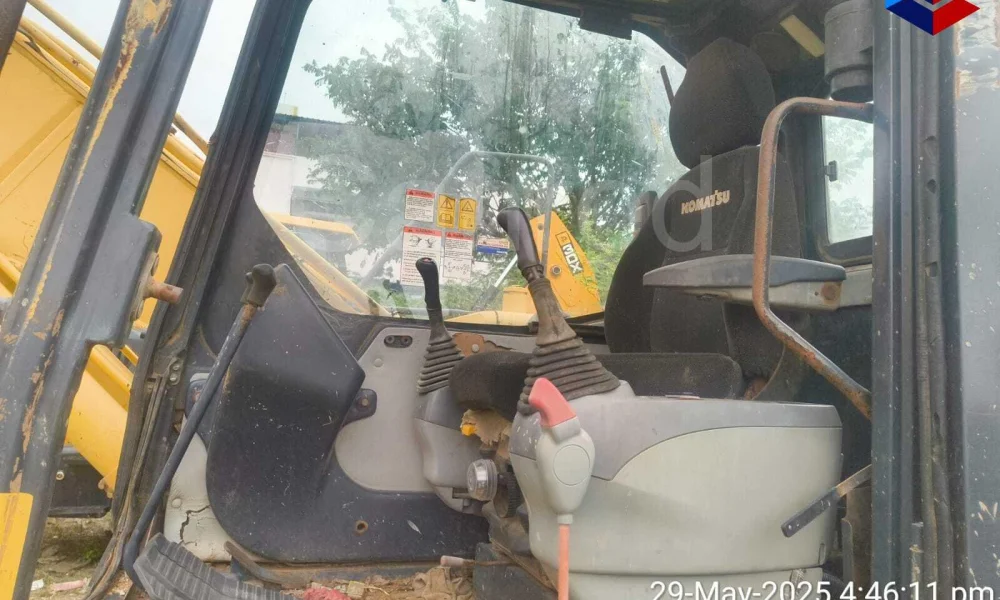 Komatsu PC130 Excavator